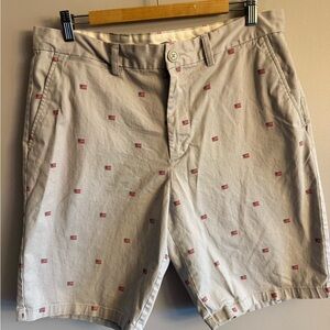 Old Navy Light grey Shorts with Flag Design.